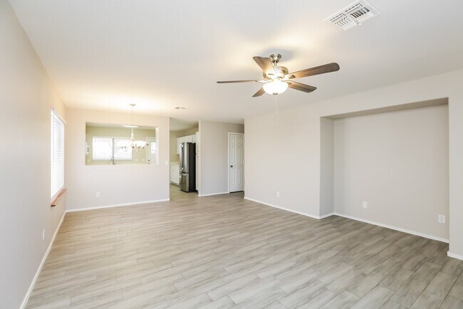 Foto del edificio - 9243 E Carmel Ave