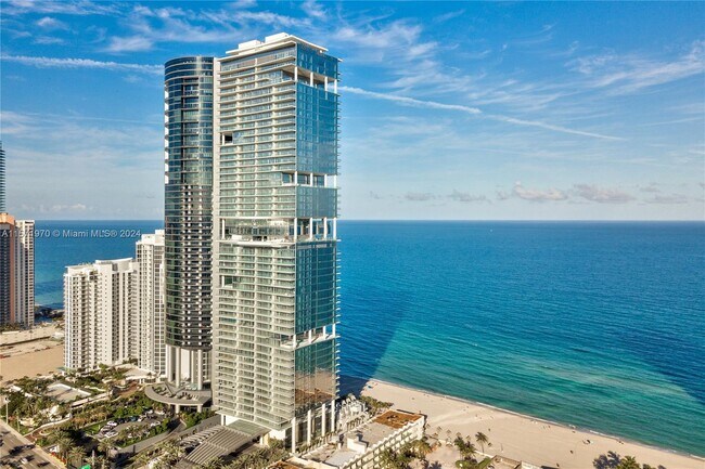 Foto del edificio - 18501 Collins Ave