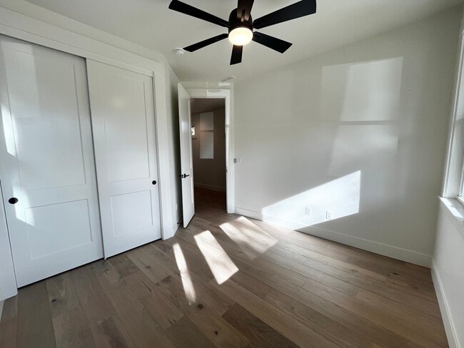 Building Photo - 626 E Krall St