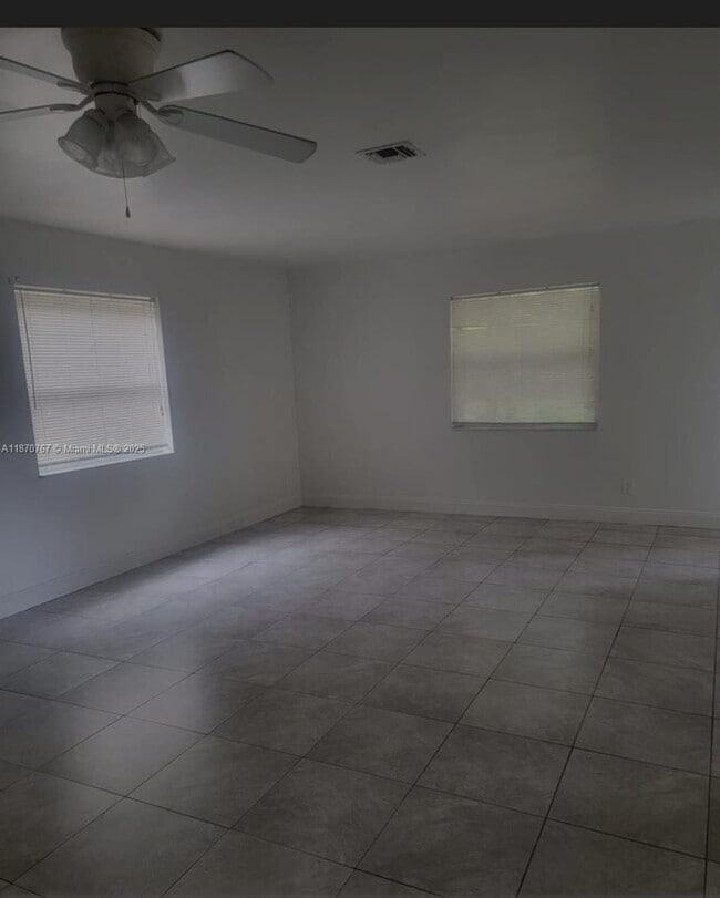 Foto del edificio - 853 SW 9th Ct