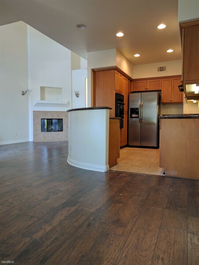 Foto del edificio - 3 br, 3 bath Townhome - Escondido Park Row