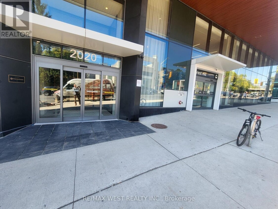 Primary Photo - 2020-2020 Bathurst St