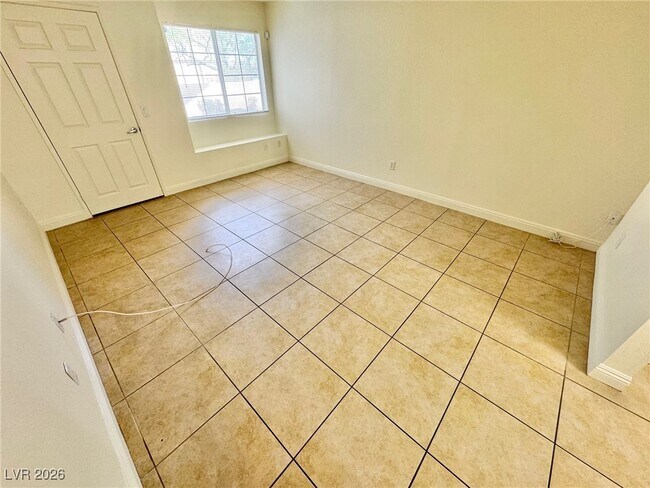 Foto del edificio - 6500 W Lake Mead Blvd