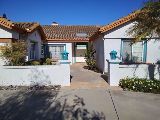 Foto del edificio - Huge 4 bedroom/2 1/2 bathroom Oceanside ho...
