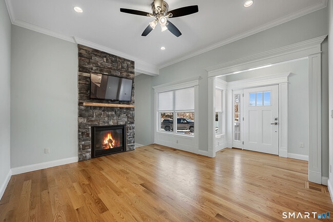 Building Photo - 137 Knowles Ave