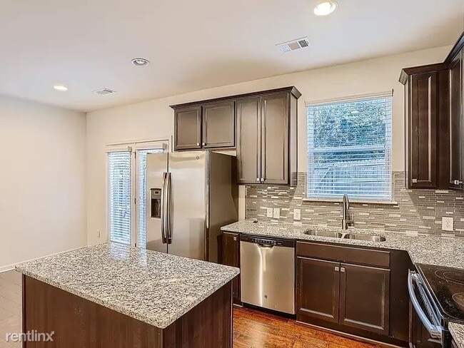 Building Photo - 3 br, 2.5 bath Townhome - 4201 Alden Park Dr