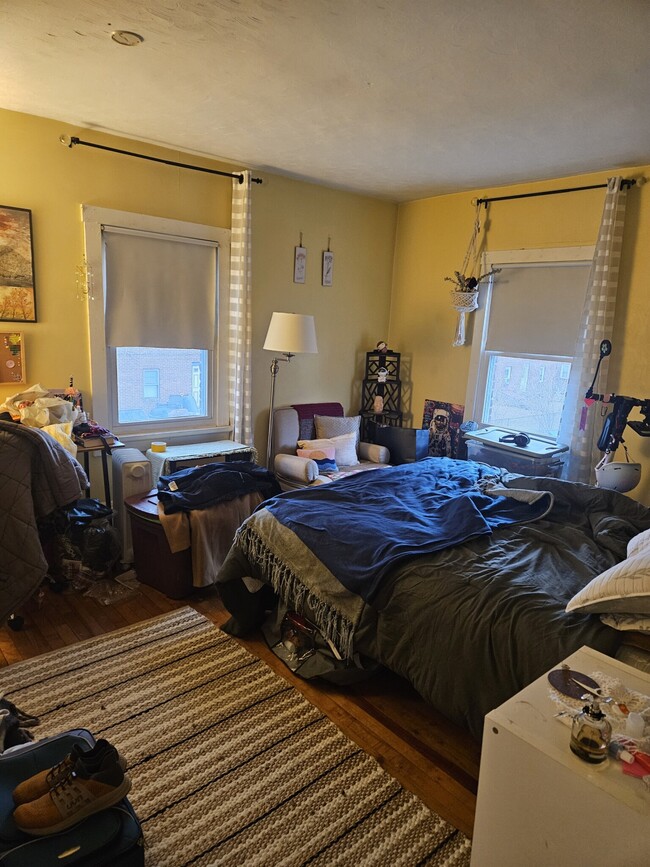 Building Photo - 12 Brock St