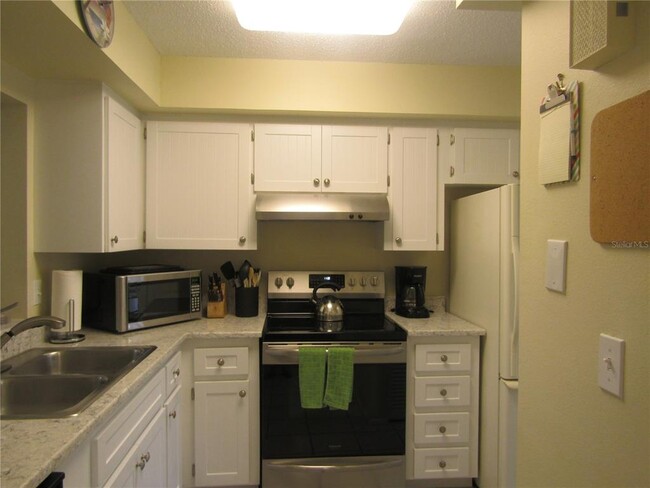 Building Photo - 7008 W Country Club Dr N