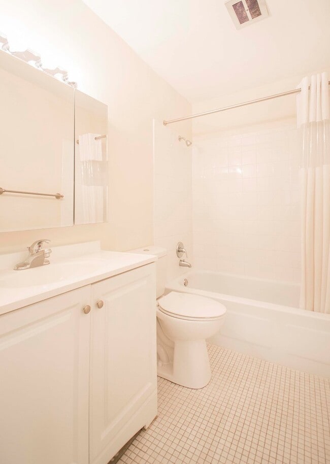 Excelsior Manor Apartments in Excelsior, MN