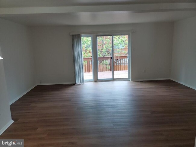 Building Photo - 7381 Hickory Log Cir