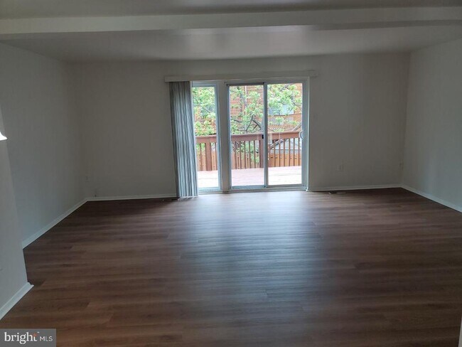 Foto del edificio - 7381 Hickory Log Cir