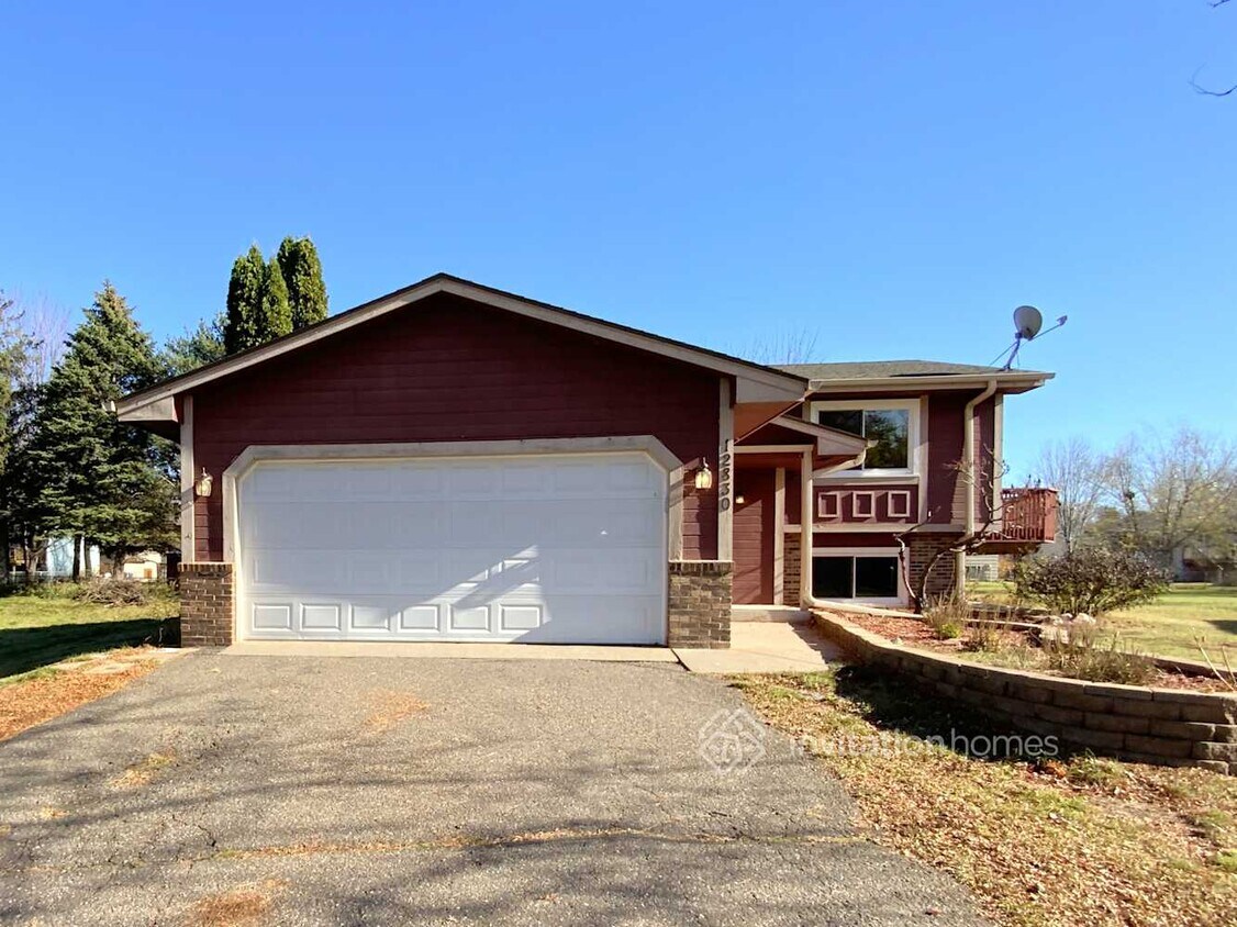 Primary Photo - 12830 Quaker Ln N