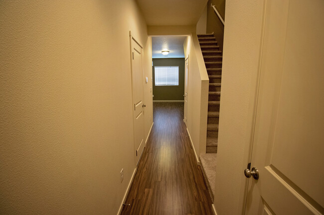 Foto del edificio - Gorgeous 3BD Townhome in Fantastic Hazel D...