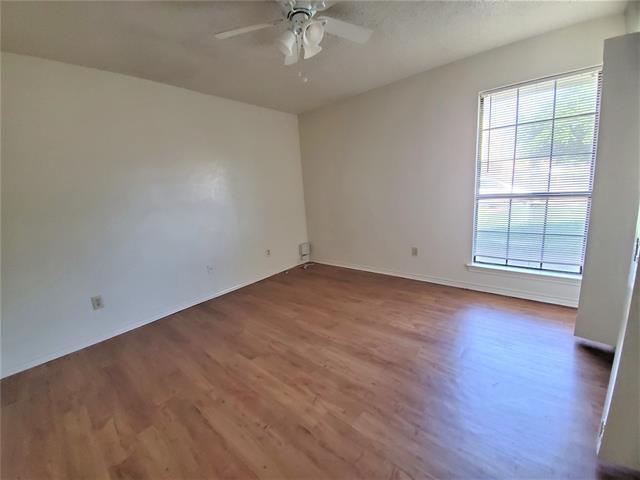 Foto del edificio - 3024 N Bell Ave