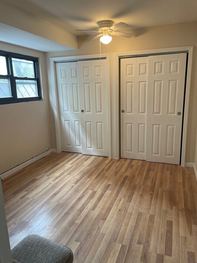 Foto del edificio - 261 Grantwood Ave