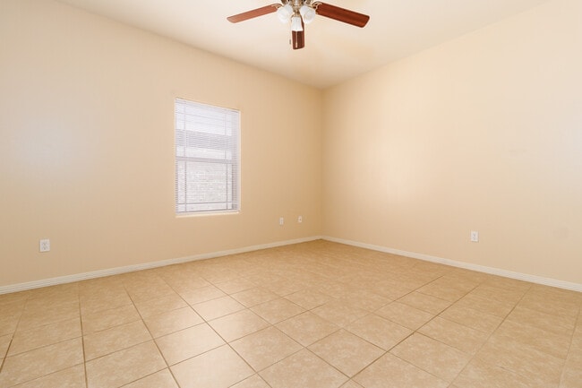 Foto del edificio - 2808 E Garfield Ave