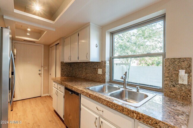 Building Photo - 8825 S 48th St