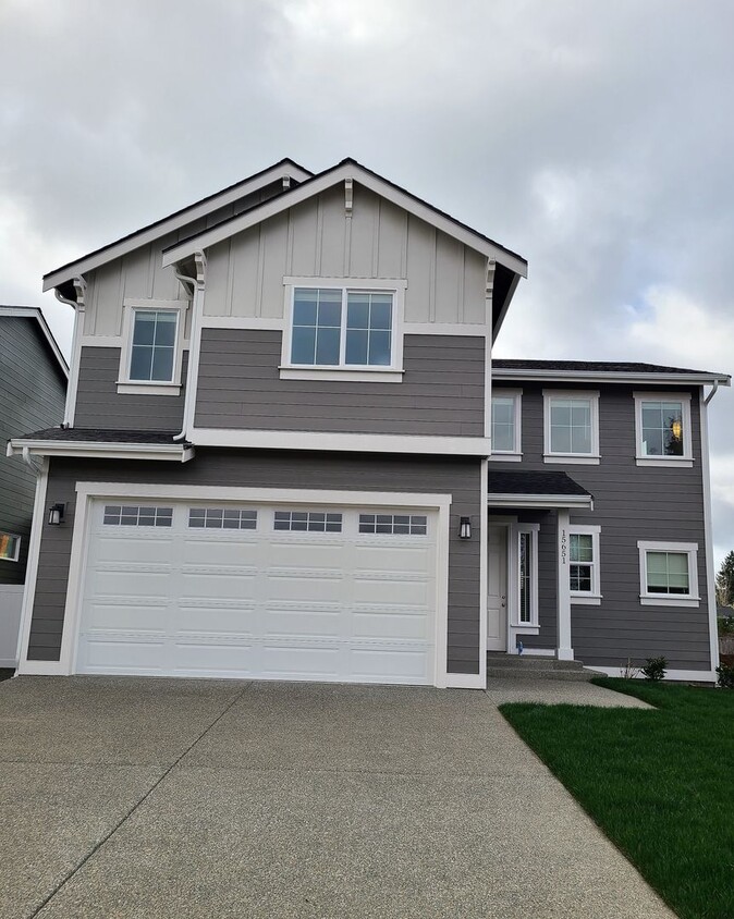 Foto principal - Yelm Creek Estates, 3 Bedroom, 2.5 Bathroom