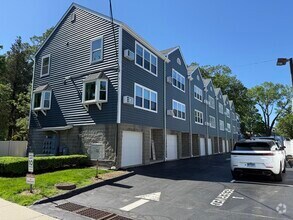 Building Photo - 55 Woodland Pl