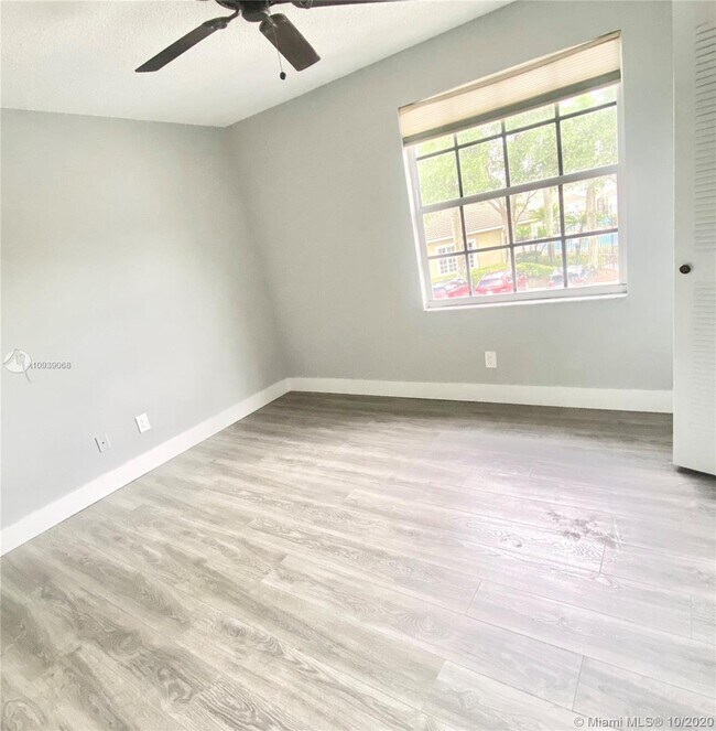 Building Photo - 340 SW 121st Ter