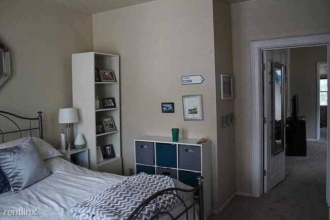 Foto del edificio - 352 E Lincoln Ave