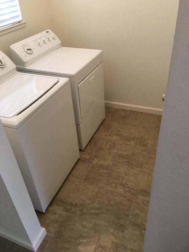 525 Peerless Way Unit 13, Tracy, CA 95376 Condo for Rent in Tracy, CA