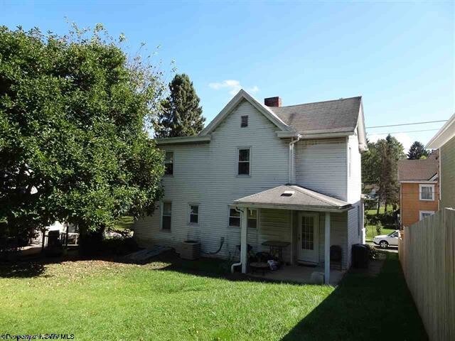 Primary Photo - 525 Grove St
