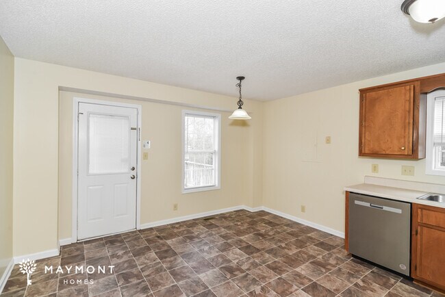 Foto del edificio - 129 Monarch Ln