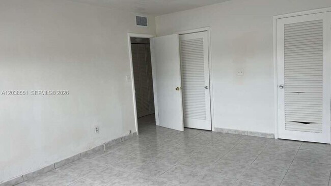 Foto del edificio - 1855 NE 121st St