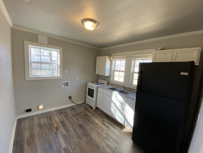 Foto del edificio - Spacious 2 Bed 1 Bath!