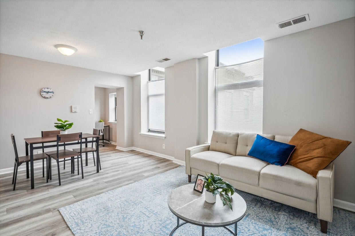 Foto principal - 236 E Kentucky St