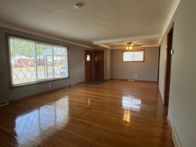 Foto del edificio - 3 Bedroom Updated Ranch