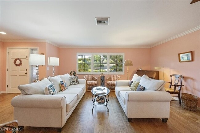 Foto del edificio - 587 Parkwood Ln