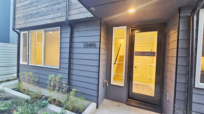 Building Photo - Brand New 2 Bed 2 Bath Townhome in North Beacon Hill, Seattle.