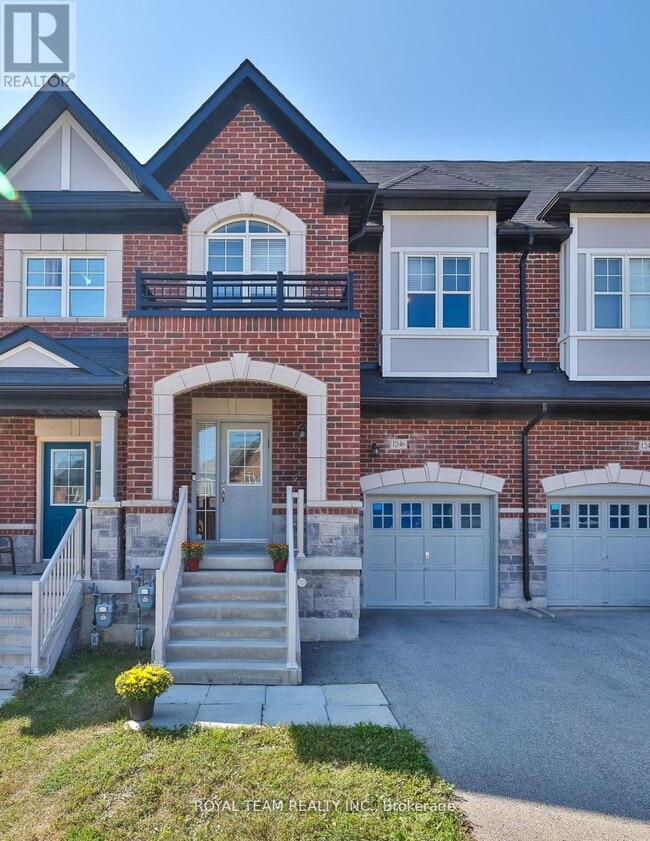 Building Photo - 1246 Peelar Cres