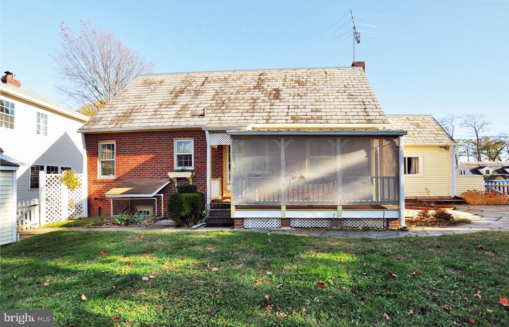 Primary Photo - 106 S Brook Ln