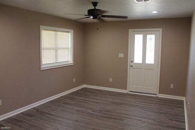 Foto del edificio - 3 br, 1 bath House - 4128 Worthy Dr