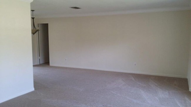 Foto del edificio - 1049 McLean St