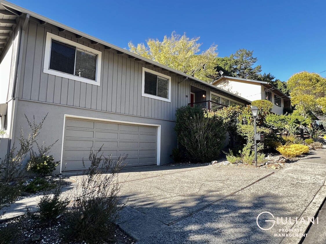 Foto principal - 99 Gregory Dr