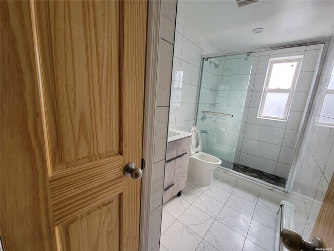 Building Photo - 59-24 Kissena Blvd
