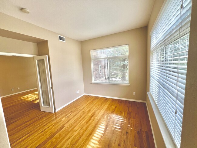 Foto del edificio - 6502 Silver Mesa Dr