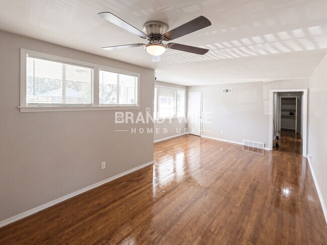 Building Photo - 4854 Cloister Ave