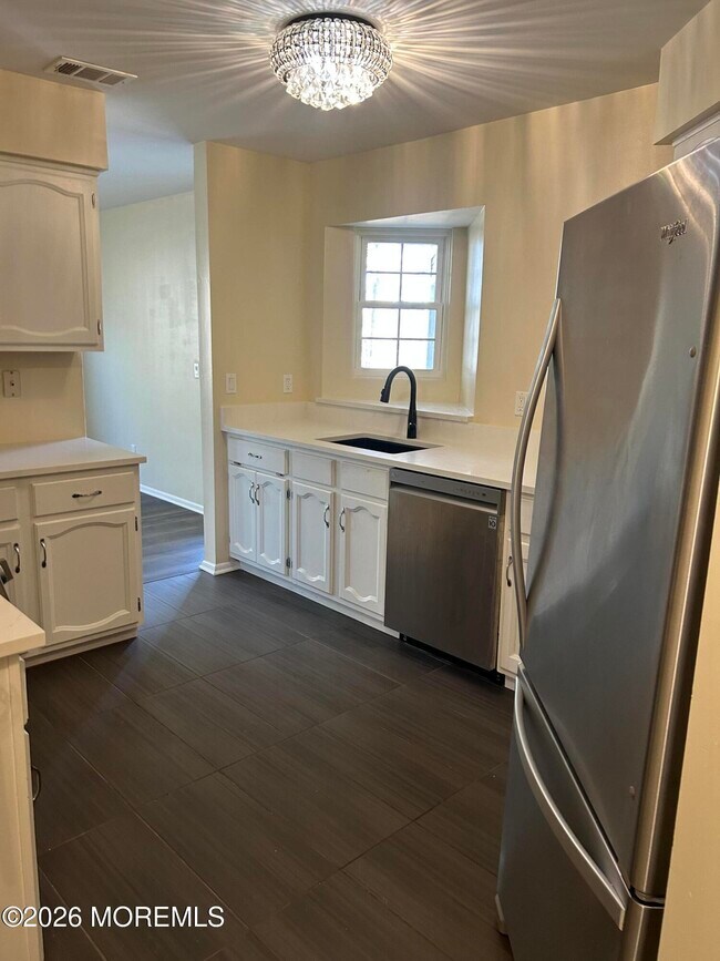 Foto del edificio - 1021 Waters Edge Dr