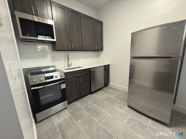 Foto del edificio - 156 Garfield Ave