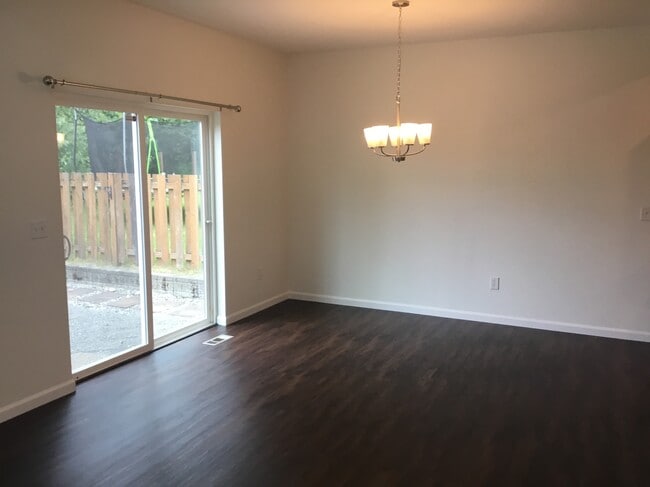 Building Photo - 1142 Ebbets Dr