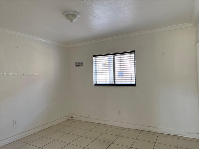 Foto del edificio - 890 NW 45th Ave