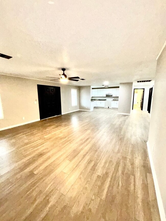 Foto del edificio - 5313 Johnwood- Valley View-Move In Ready!