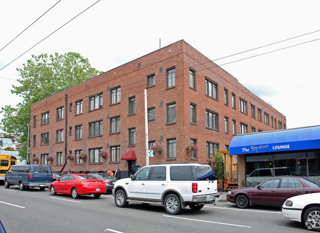 Building Photo - 3 - Mercer Furnished Apartments