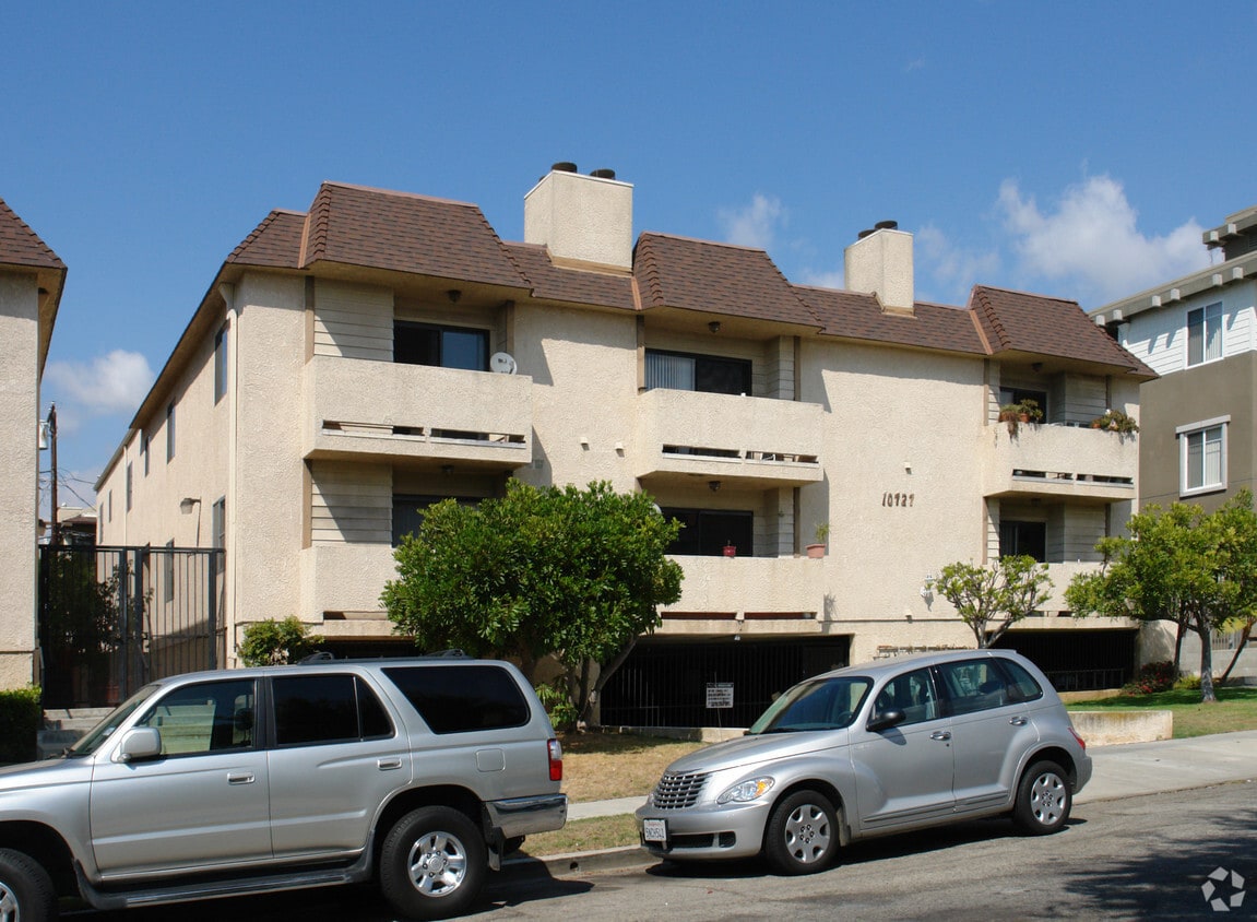 Building Photo - 10727 Lawler Street