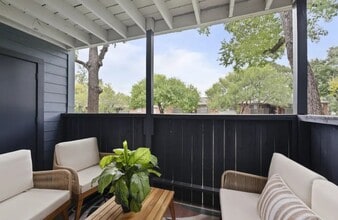 Building Photo - 2020 Plantation Dr